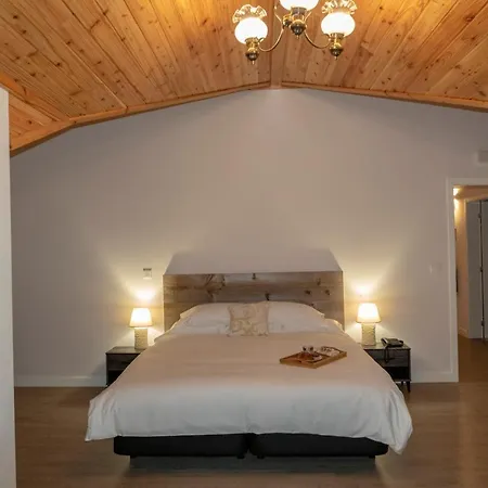 아파트 Penthouse Peaks - Casa Sao Joao -4 Star Tourist 앙그라두에루이스무